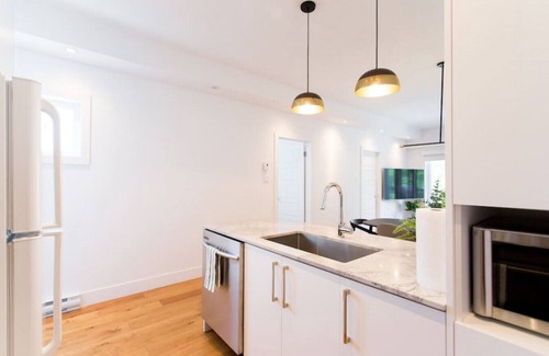 Little Italy Apartment | Large modern 2 bedroom condo in Little Italy plus garage