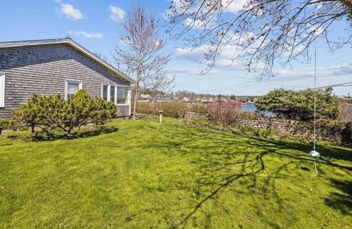 Chester Cottage | Large, modern Cape Cod style cottage in oceanside charming town