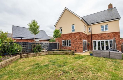 Sawtry House | Large Modern detached Family Home
