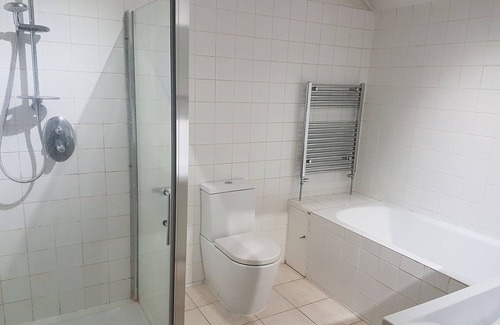 Wraysbury Apartment | Large one bed flat with views
