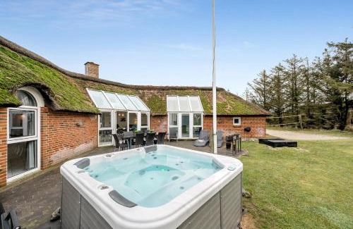 Klegod Strand House | Large Pool House With 6 Person Outdoor Spa 1015