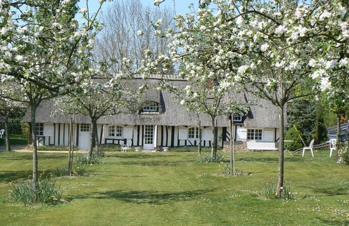 Serquigny House | Large property with tennis and wood