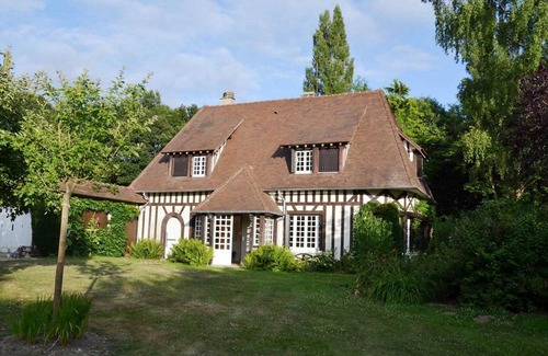 Serquigny House | Large property with tennis and wood