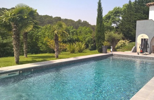 Saint-Clement-de-Riviere Villa | Large, renovated architect-designed property, 6 bdr, 6 bathrooms,heated pool,spa