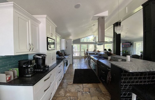 Hudson House | Large Recreational Retreat