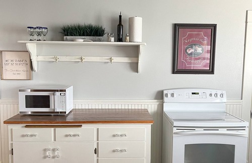 Yakima House | Large, spacious home centrally located that is both family and pet friendly.