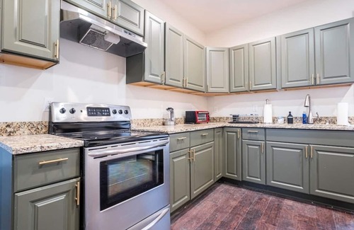 Federal Hill Apartment | Large, Spacious & Modern Apt ★ Great For Families & Groups | Near Downtown