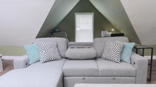 Roxbury Apartment | LARGE STUDIO open concept in Boston Zoo Franklin Park near
