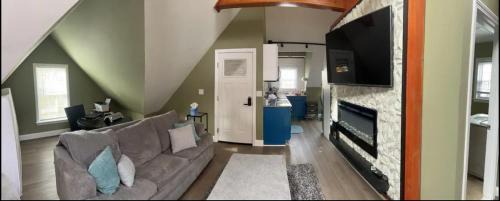 Roxbury Apartment | LARGE STUDIO open concept in Boston Zoo Franklin Park near