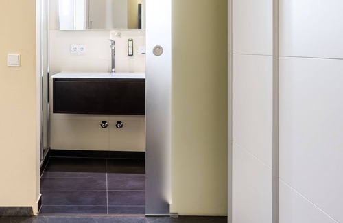 Heidelberg Apartment | Large studio with fully equipped kitchen and modern bathroom