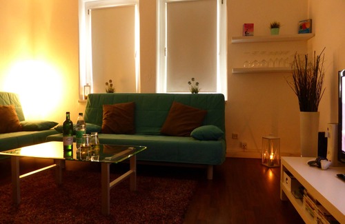 Jena-West Apartment | Large sunny apartment for 6 near center free WiFi & parking
