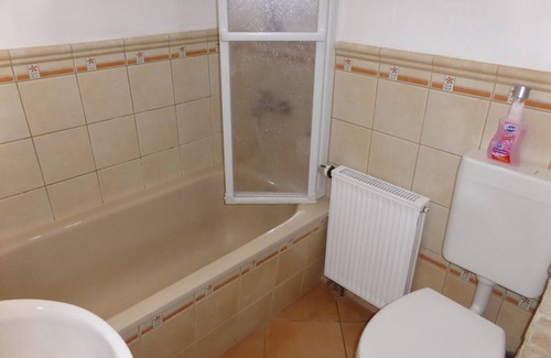 Jena-West Apartment | Large sunny apartment for 6 near center free WiFi & parking