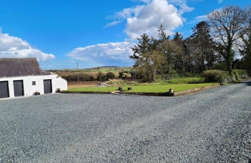 Monageer House | Large Thatched Farmhousen