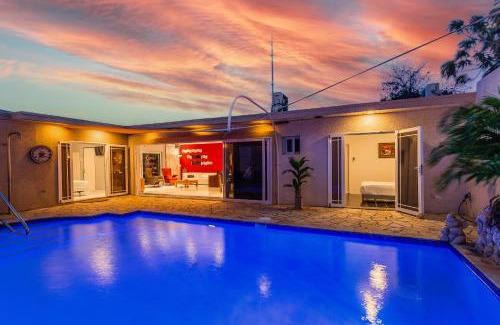Ponton Villa | LARGE Villa with VIEW Private Pool FREE Utilities