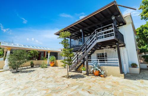 Ponton Villa | LARGE Villa with VIEW Private Pool FREE Utilities