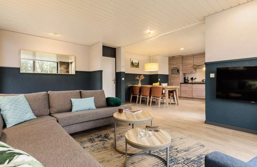 America House | Large VIP Cottage 6 People