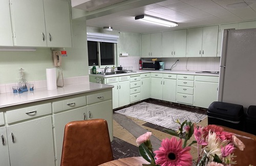 Yakima House | Large walk in lower unit in 1950 home nice neighborhood