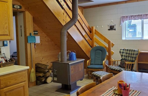 Crescent Cabin | Large Waterfront Cabin on Crescent Creek near Crater, Crescent, and Odell Lake.