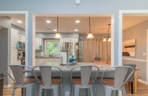 Columbus House | Large Yard with Treehouse! Tri-Level Retreat