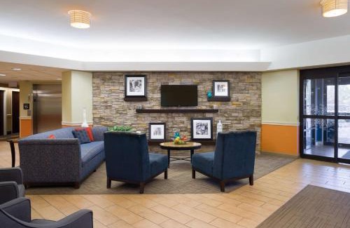 Carlisle Hotel | Larkspur Landing Carlisle