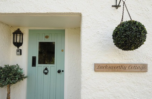 North Tawton Cottage | LARKSWORTHY COTTAGE, pet friendly, with a garden in North Tawton