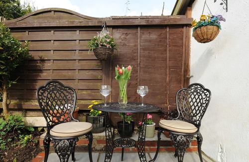 North Tawton Cottage | LARKSWORTHY COTTAGE, pet friendly, with a garden in North Tawton