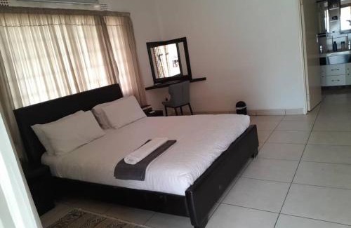 Francistown Bed & Breakfast | LaRonza Bed and Breakfast