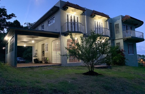 Guzman Abajo House | Las Casa Luna