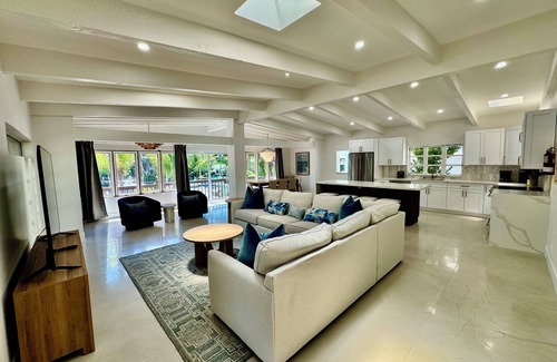 Hendricks and Venice Isles House | Las Olas Escape 6/5 - for 12+ -Waterfront- Pool