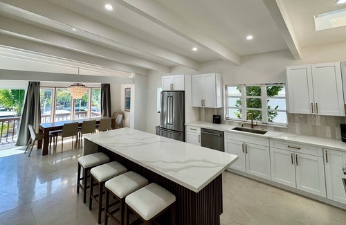Hendricks and Venice Isles House | Las Olas Escape 6/5 - for 12+ -Waterfront- Pool