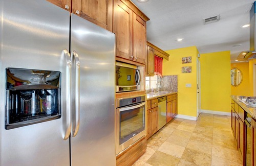 Glen Heather Estates House | Las Vegas Elegance! Pool Table & Sparkling Pool! by RedAwning