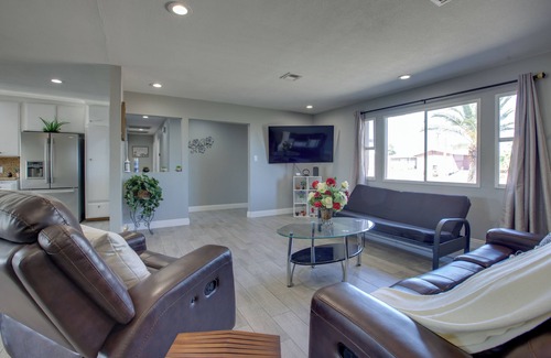 Las Vegas Cottage | Las Vegas Retreat w/Yard < 5 Mi to Strip!