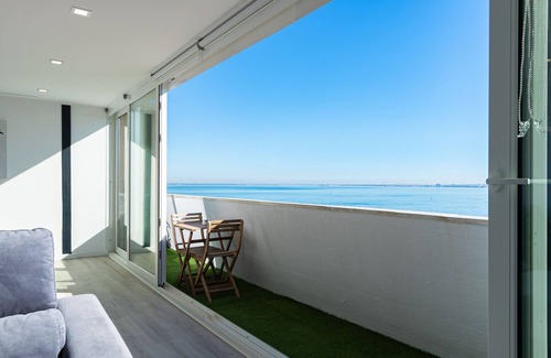 Cacilhas Apartment | Last floor with a great river view!