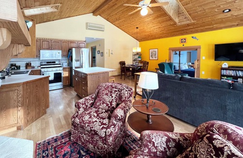 Ely Cabin | Last Min. Deals! Bright & Cheery Lakeside House on Bear Island Lake