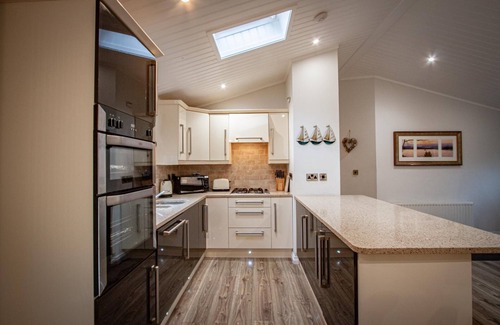 Troutbeck Bridge Cabin | laughing Duck - a holiday lodge that sleeps 6 guests in 3 bedrooms