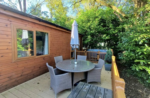 Troutbeck Bridge Cabin | laughing Duck - a holiday lodge that sleeps 6 guests in 3 bedrooms