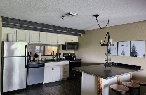 Rockwood Condo | Laurel Highlands: 3Bed/2Bath Condo @ 7 Springs Resort w shuttle & parking
