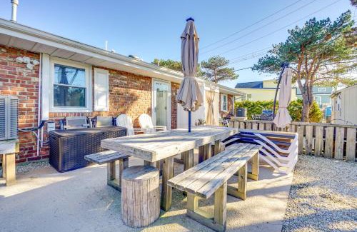 Lavallette Apartment | Lavallette Apartment with Patio - Walk to the Beach!