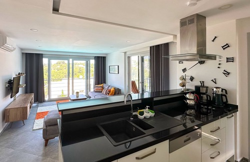 Kadnlar Denizi Mahallesi Apartment | Lavender Poolside D3 – Stunning Seaview Apt with Private Pool & Terrace