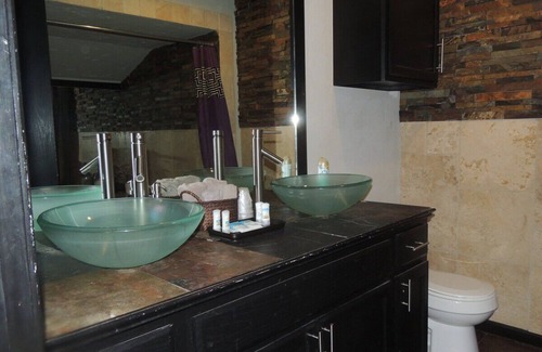 Norman Apartment | Lavender Suite at Whispering Pines Inn