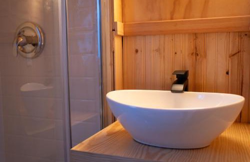 Chester Ski Chalet | Lavender Suite - The Dordean Suites of Chester