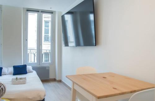 Strasbourg -Saint-Denis Apartment | Lavie Maison Paris AC Retreat