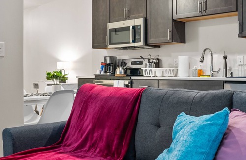 Westown Apartment | Lavish 1BR at Historic Journal Sentinel/65" TV