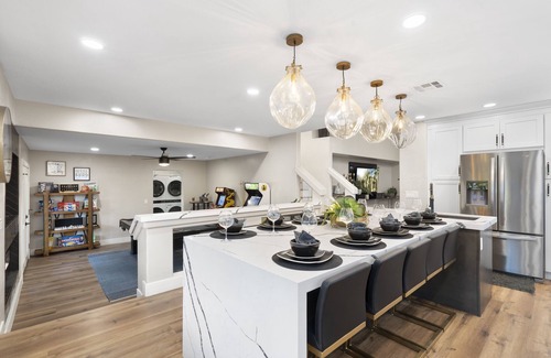 Briarwood III House | Lavish 6BR Home W/200k Yard/Heated POOL & Game Room near State Farm Arena-SC