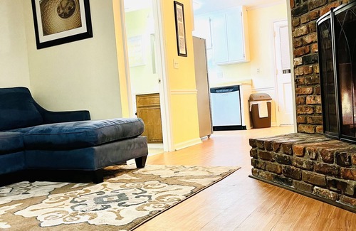 Macon Condo | LAVISH CONDO-BIG HOUSE MUSEUM, IDLE HR GOLF, WESLEYAN COLLEGE, MERCER UNIVERSITY