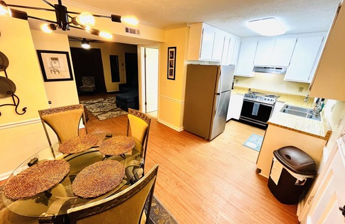 Macon Condo | LAVISH CONDO-BIG HOUSE MUSEUM, IDLE HR GOLF, WESLEYAN COLLEGE, MERCER UNIVERSITY