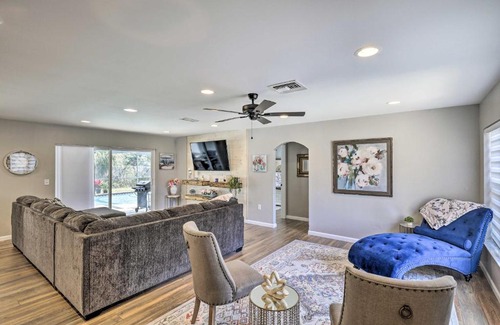 Holiday Lakes West House | Lavish Holiday Home with Lanai and Heated Outdoor Pool