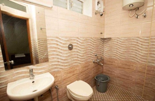 Kathadimattam Hotel | Lazo Silver Lake