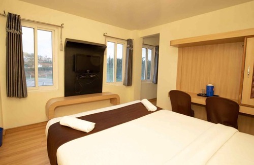 Kathadimattam Hotel | Lazo Silver Lake