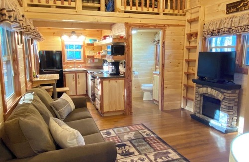 Leeper Cabin | Lazy Bear Log Cabin near Cook Forest State Park